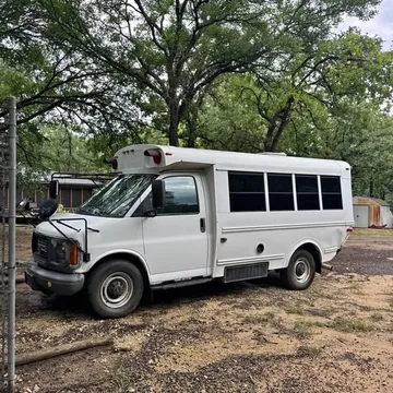 2002 GMC Girardin MBII 14-Passenger Bus