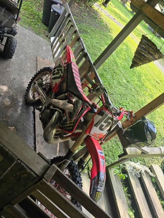 2002 Honda CR - Image 3 of 9