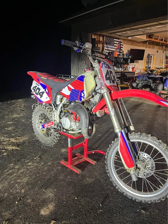 2002 Honda CR - Image 2 of 7