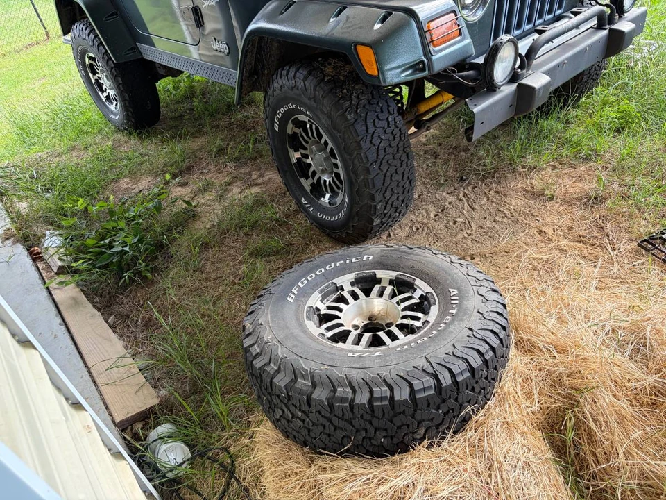2002 Jeep TJ Wrangler - Image 11 of 12