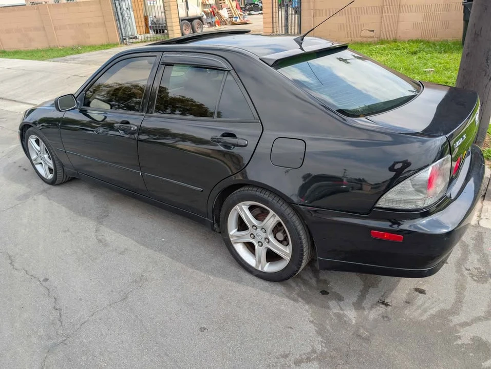 2002 Lexus IS 1st Gen - Image 6 of 10