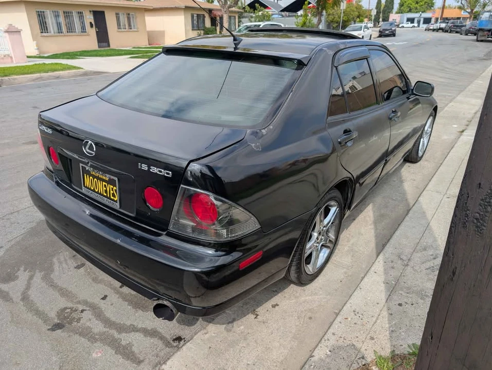 2002 Lexus IS 1st Gen - Image 5 of 10