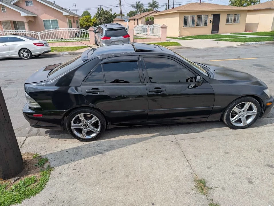 2002 Lexus IS 1st Gen - Image 4 of 10