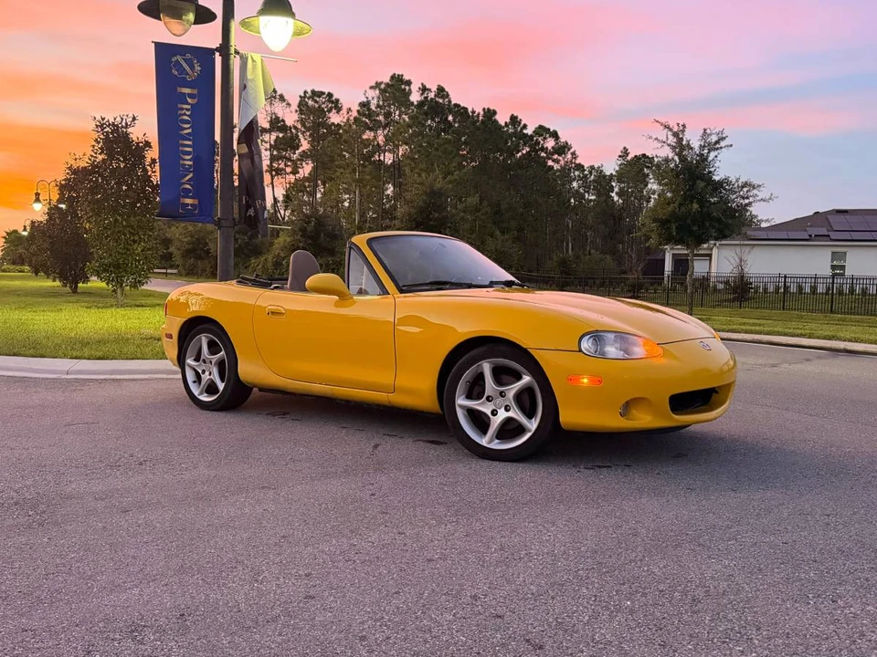 2002 Mazda NB MX-5 Miata - Image 2 of 15