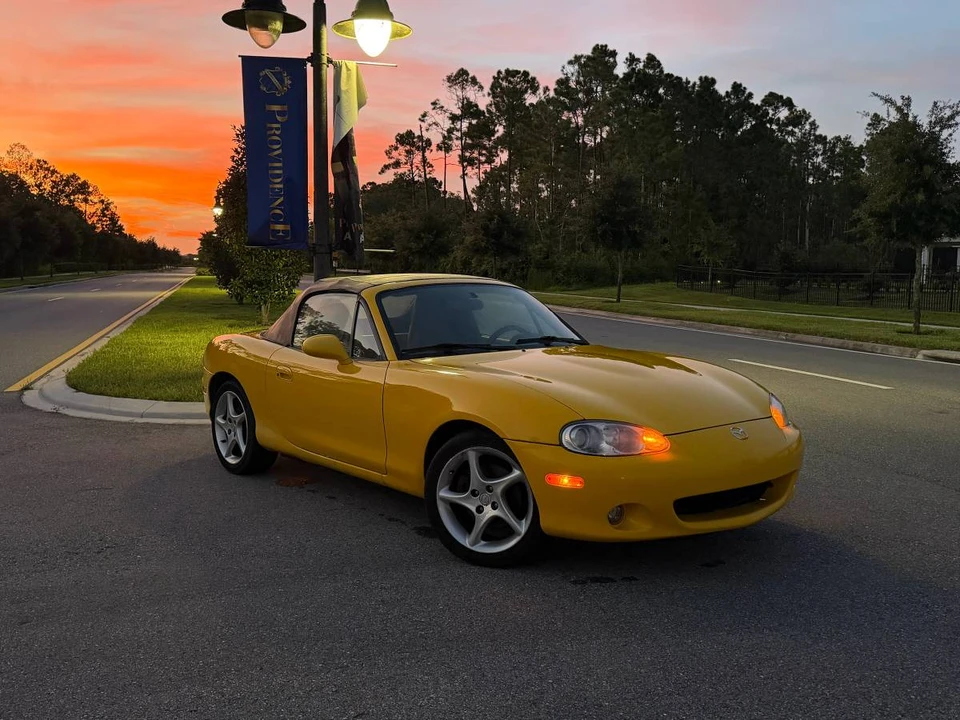 2002 Mazda NB MX-5 Miata - Image 10 of 15
