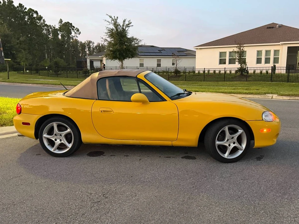 2002 Mazda NB MX-5 Miata - Image 11 of 15