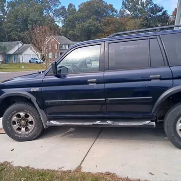 2002 Mitsubishi Montero Sport ES