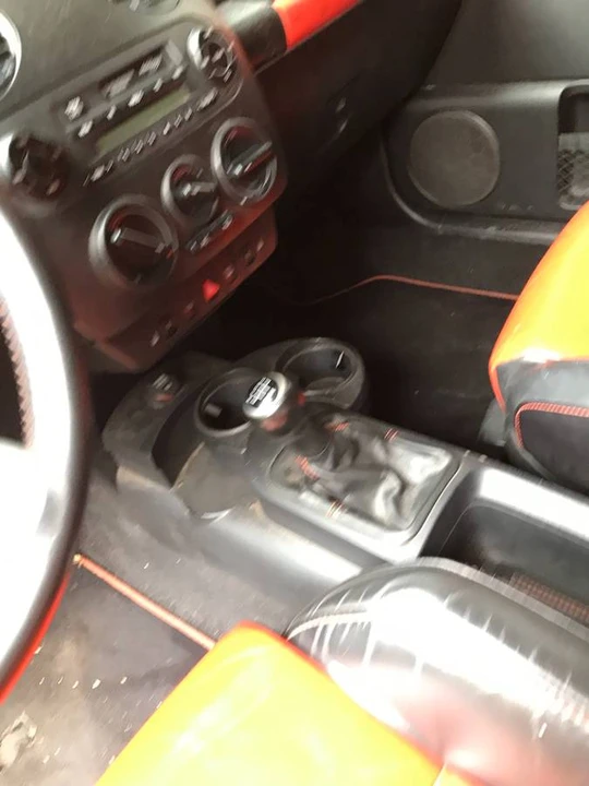 2002 Volkswagen New Beetle - Image 2 of 11