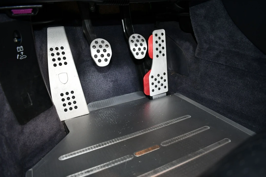 2003 Porsche 996 Carrera 4 - Image 5 of 9