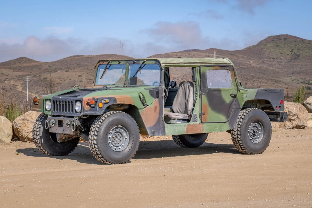2003 Hummer HMMWV - Image 2 of 31
