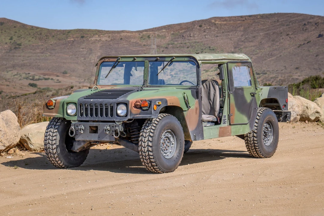 2003 Hummer HMMWV - Image 3 of 31