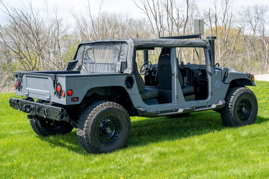 2003 Hummer HMMWV - Image 7 of 31