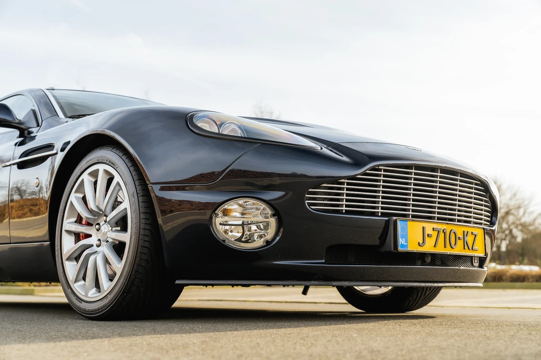 2003 Aston Martin Vanquish 1st Gen - Image 25 of 31