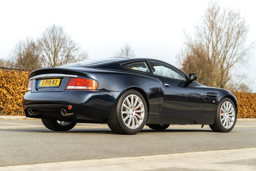 2003 Aston Martin Vanquish 1st Gen - Image 17 of 31