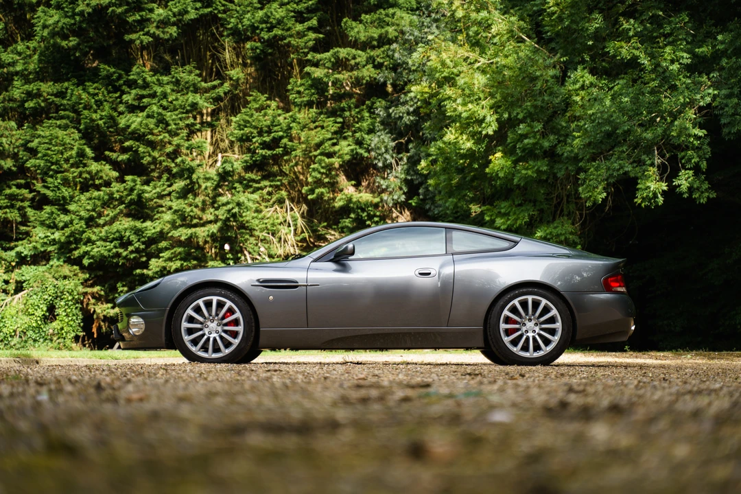 2003 Aston Martin Vanquish 1st Gen - Image 17 of 31