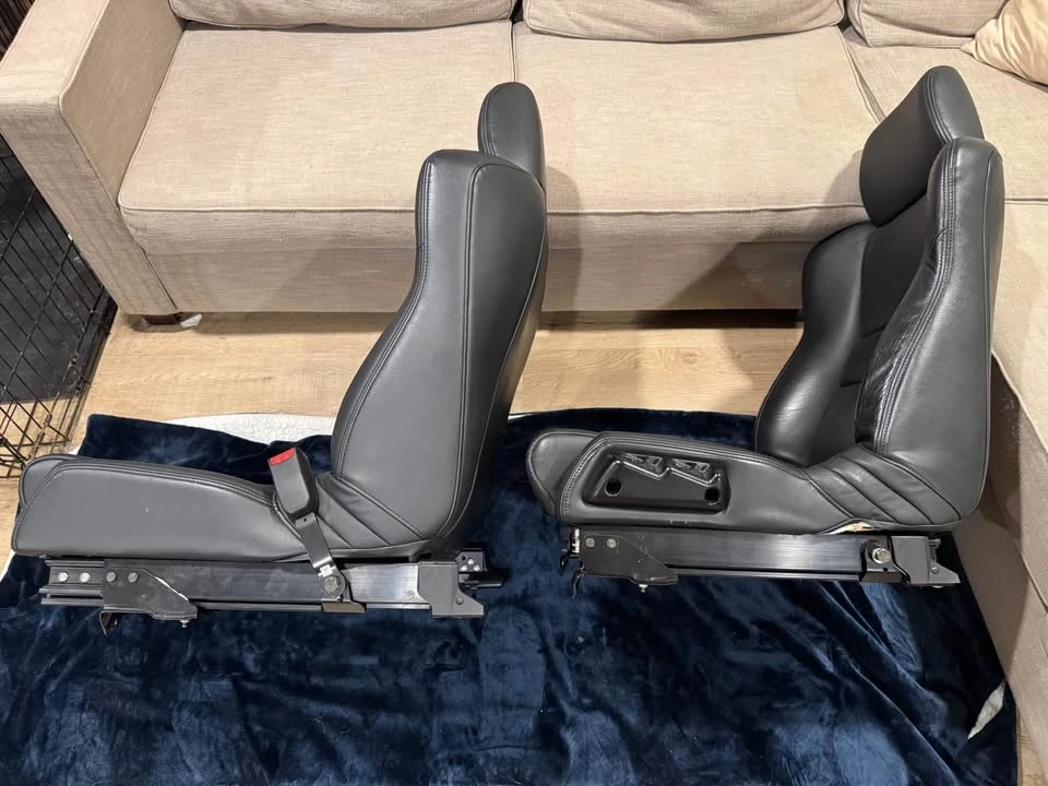 2003 Parts & Memorabilia Seats & Interior - Image 7 of 10