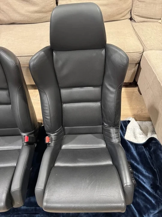 2003 Parts & Memorabilia Seats & Interior - Image 2 of 10