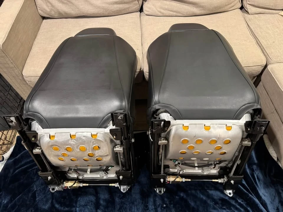 2003 Parts & Memorabilia Seats & Interior - Image 10 of 10