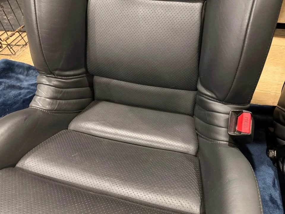 2003 Parts & Memorabilia Seats & Interior - Image 5 of 10