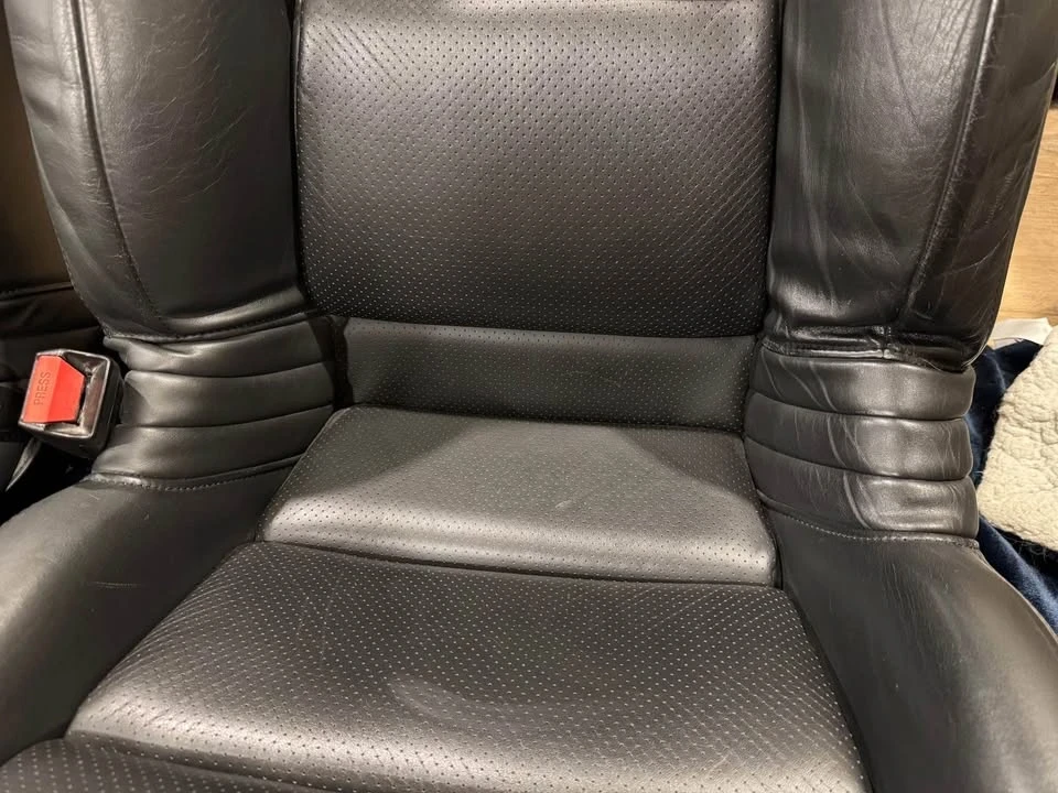 2003 Parts & Memorabilia Seats & Interior - Image 4 of 10