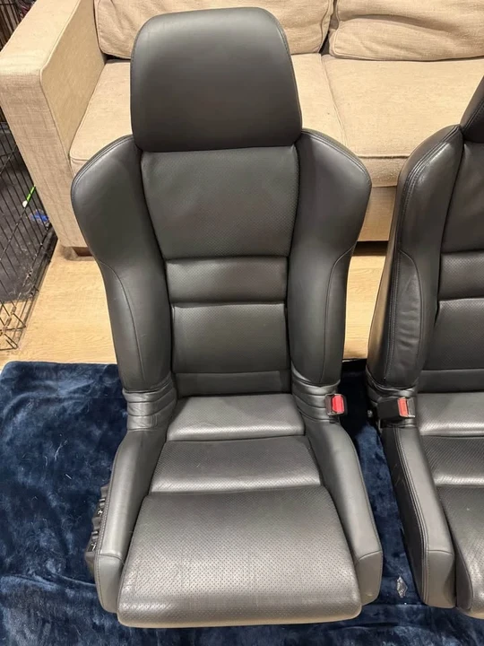 2003 Parts & Memorabilia Seats & Interior - Image 3 of 10