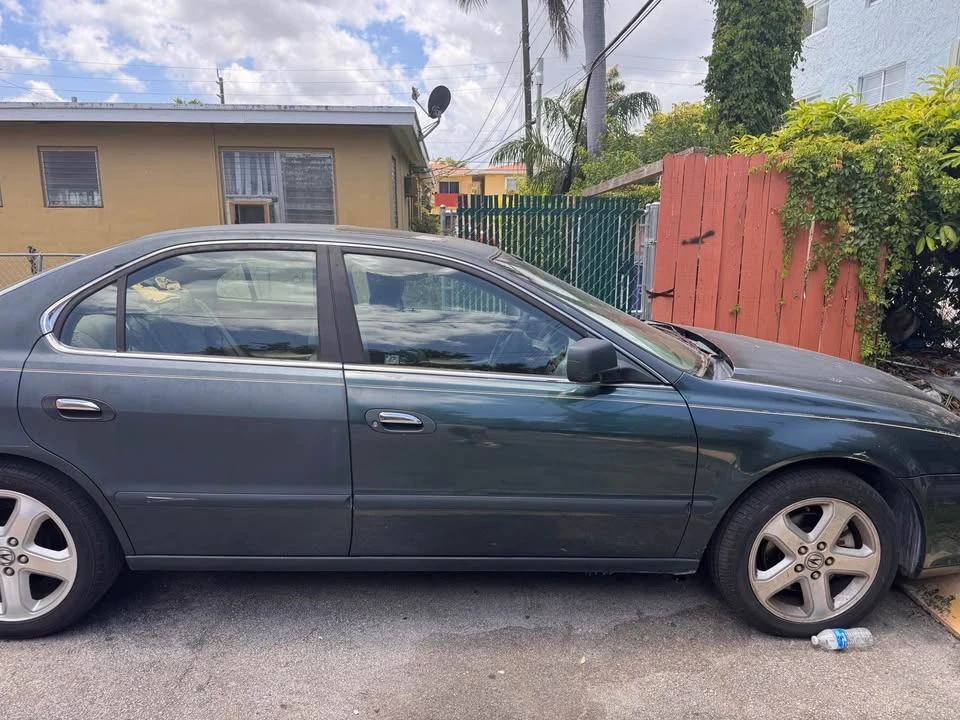 2003 Acura Legend - Image 2 of 5