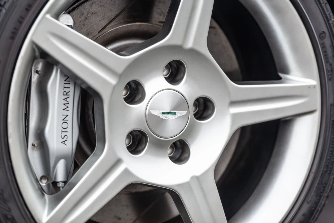 2003 Aston Martin Vanquish 1st Gen - Image 26 of 31