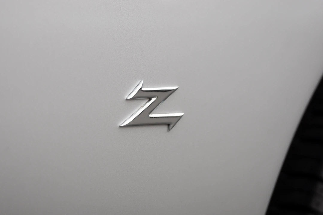 2003 Aston Martin Vanquish 1st Gen - Image 28 of 31