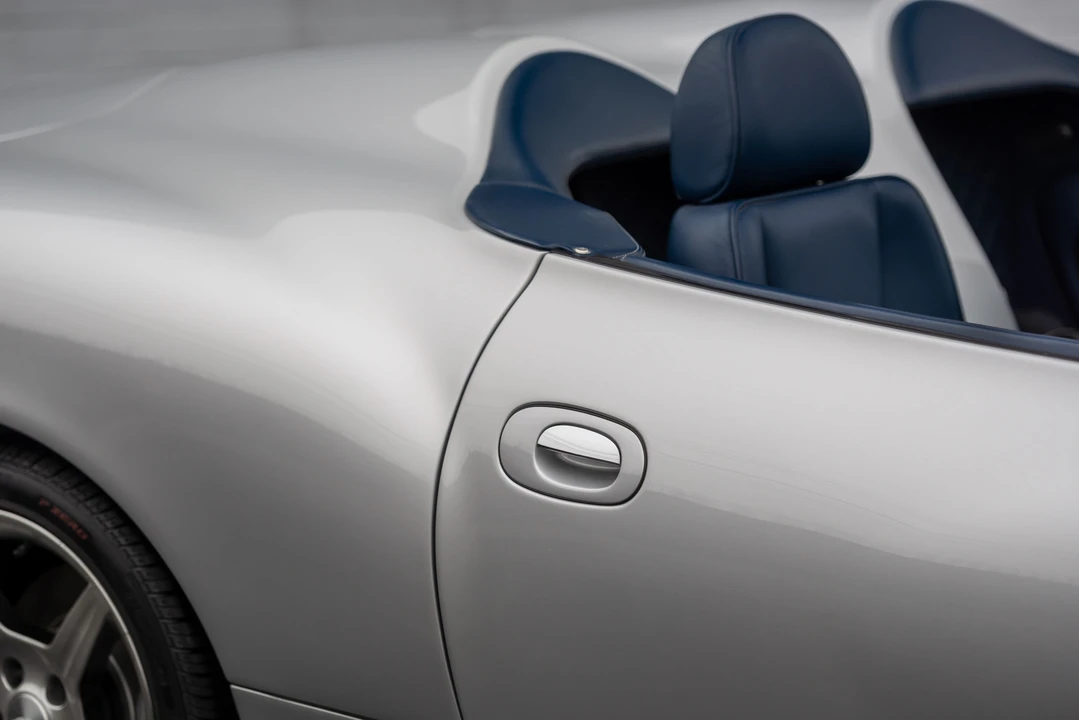 2003 Aston Martin Vanquish 1st Gen - Image 27 of 31