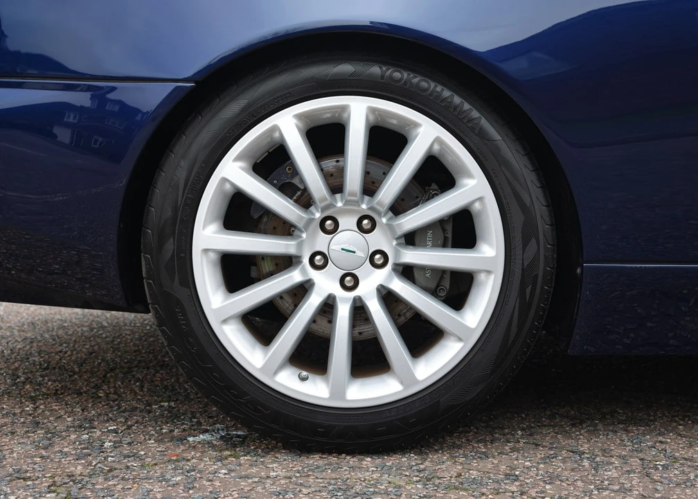 2003 Aston Martin Vanquish 1st Gen - Image 18 of 30