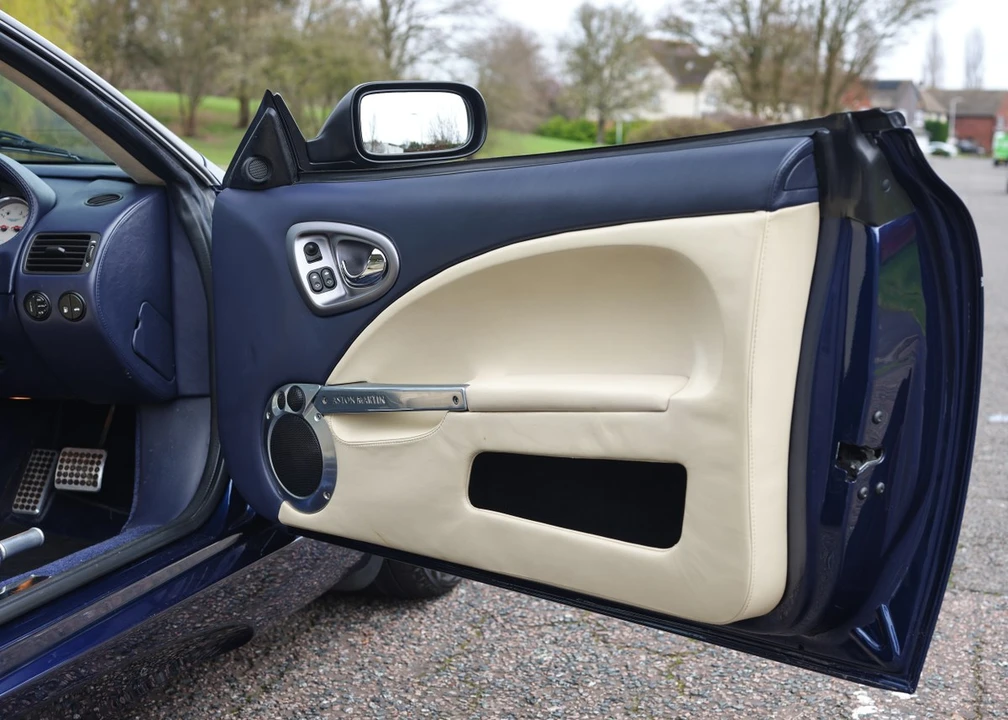 2003 Aston Martin Vanquish 1st Gen - Image 27 of 30