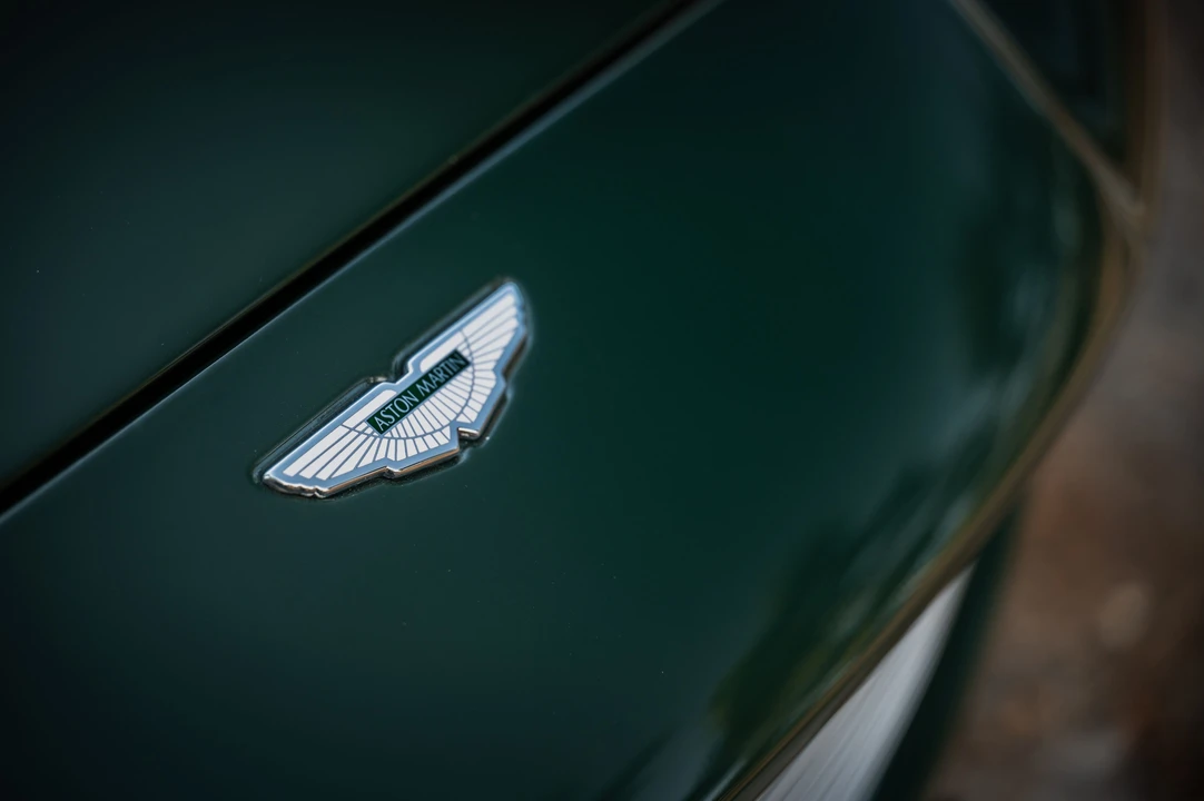 2003 Aston Martin Vanquish 1st Gen - Image 13 of 31