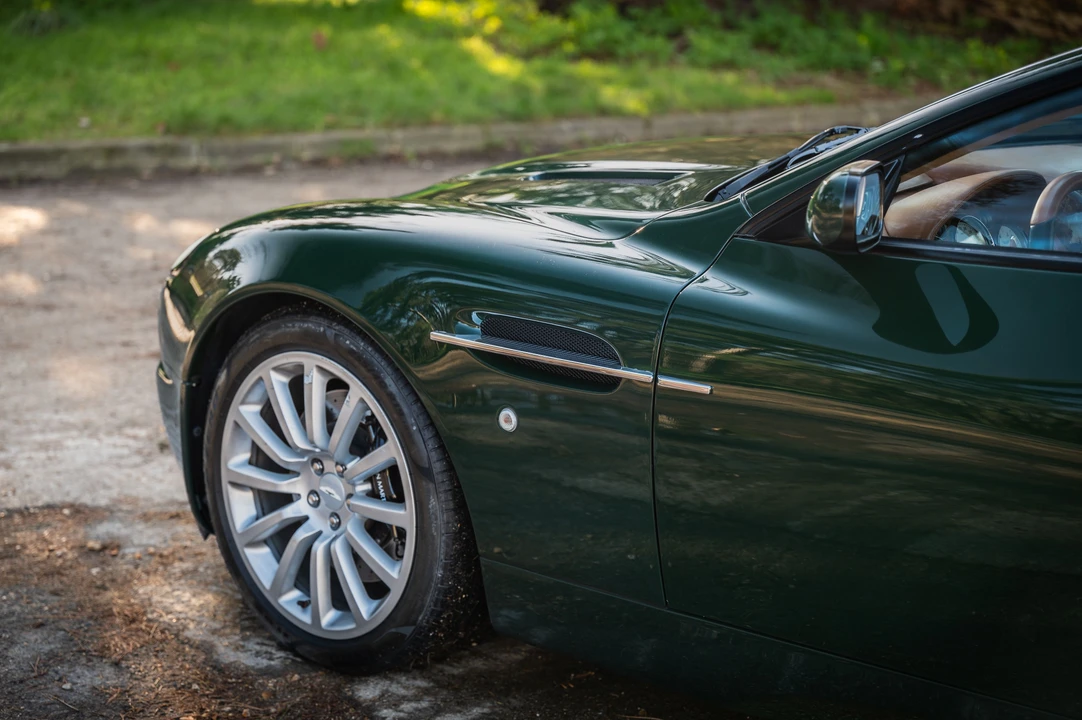 2003 Aston Martin Vanquish 1st Gen - Image 20 of 31