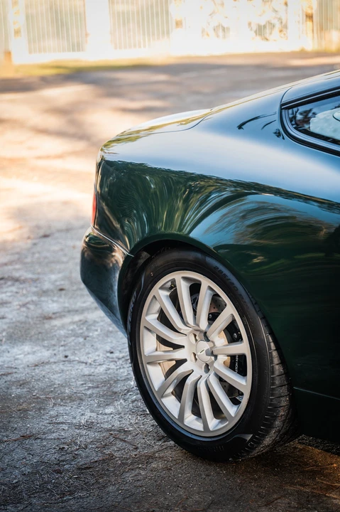 2003 Aston Martin Vanquish 1st Gen - Image 15 of 31