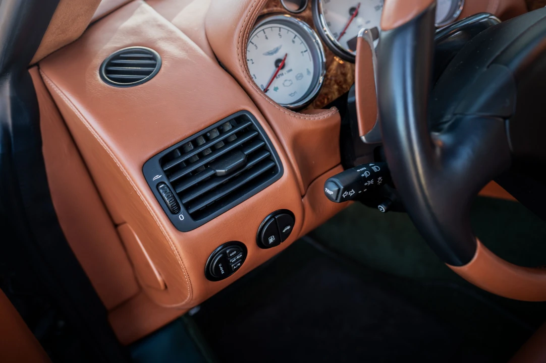 2003 Aston Martin Vanquish 1st Gen - Image 29 of 31