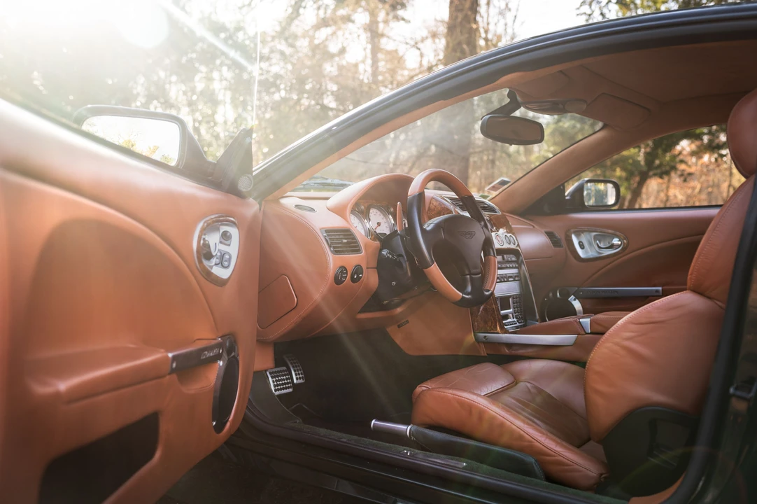 2003 Aston Martin Vanquish 1st Gen - Image 22 of 31