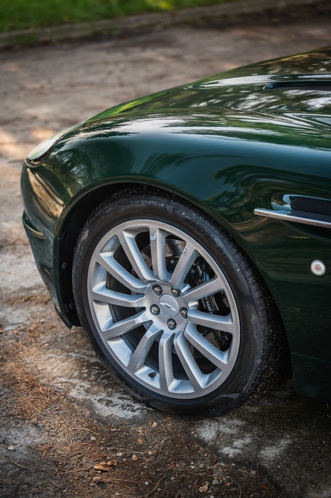 2003 Aston Martin Vanquish 1st Gen - Image 19 of 31