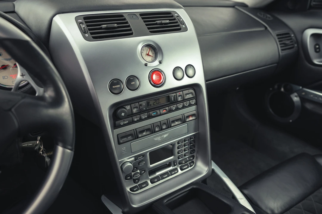 2003 Aston Martin Vanquish 1st Gen - Image 18 of 31