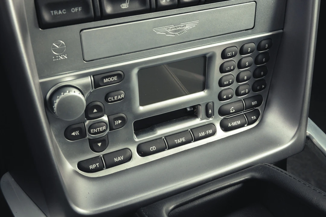 2003 Aston Martin Vanquish 1st Gen - Image 22 of 31