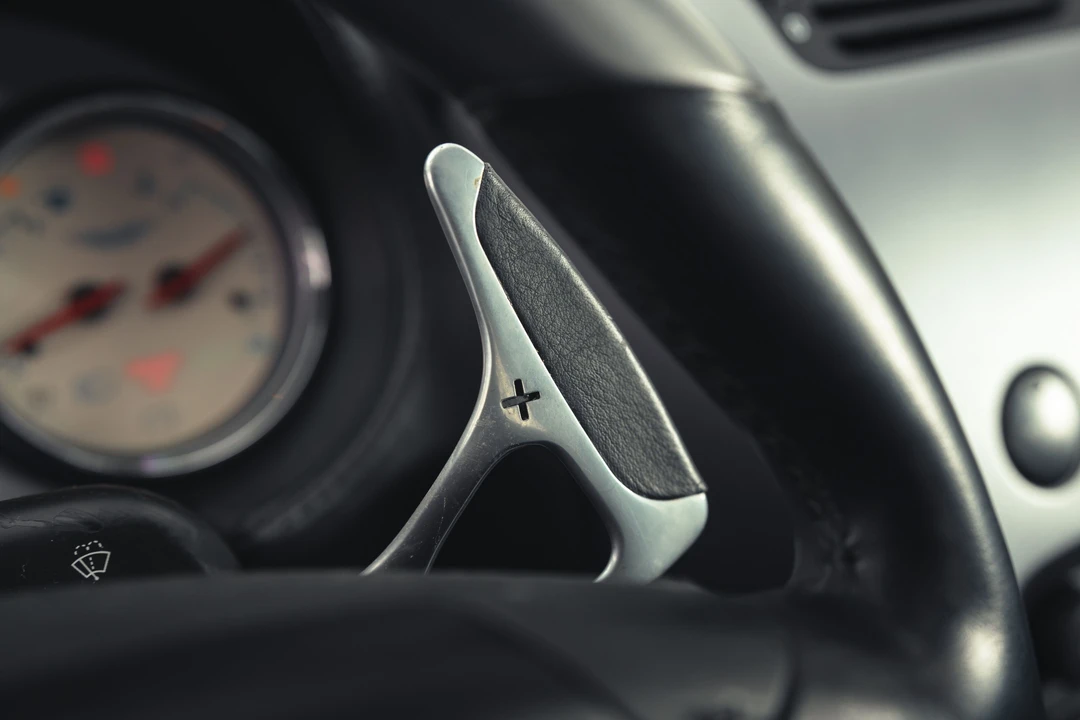 2003 Aston Martin Vanquish 1st Gen - Image 17 of 31