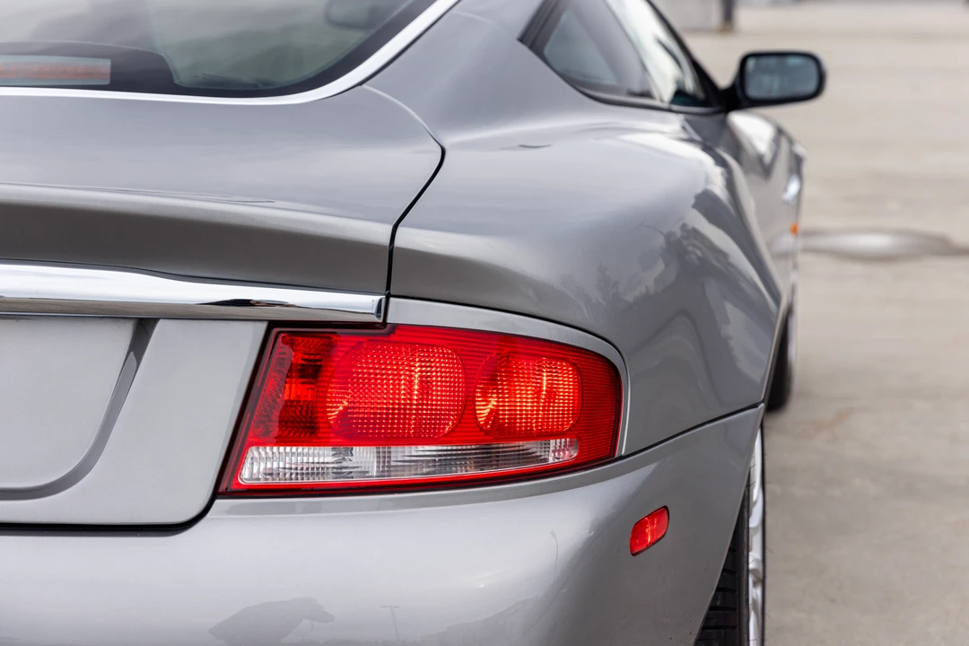 2003 Aston Martin Vanquish 1st Gen - Image 28 of 31