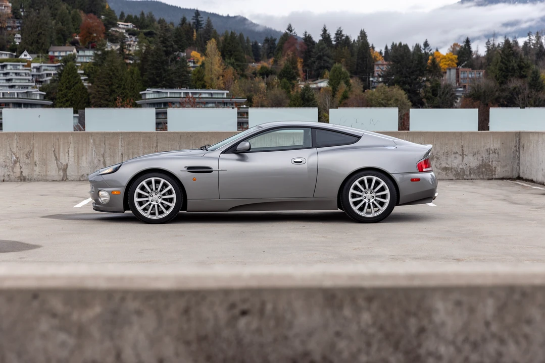 2003 Aston Martin Vanquish 1st Gen - Image 25 of 31