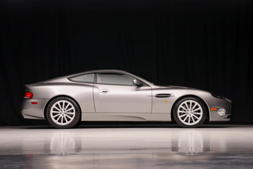 2003 Aston Martin Vanquish 1st Gen - Image 19 of 31