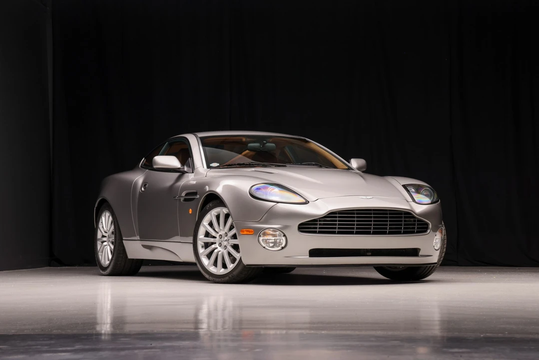 2003 Aston Martin Vanquish 1st Gen - Image 23 of 31