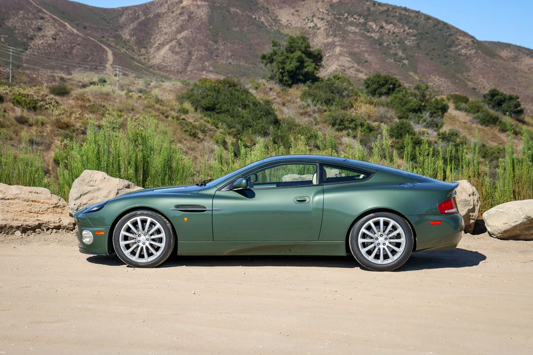2003 Aston Martin Vanquish 1st Gen - Image 19 of 31