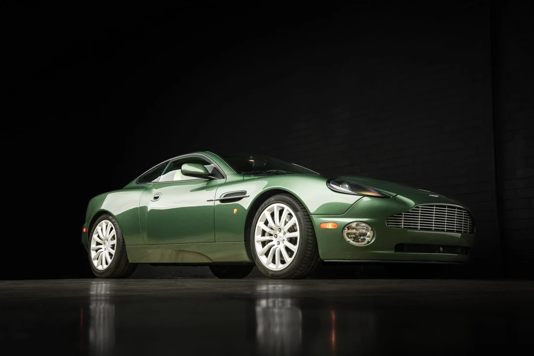 2003 Aston Martin Vanquish 1st Gen - Image 29 of 31