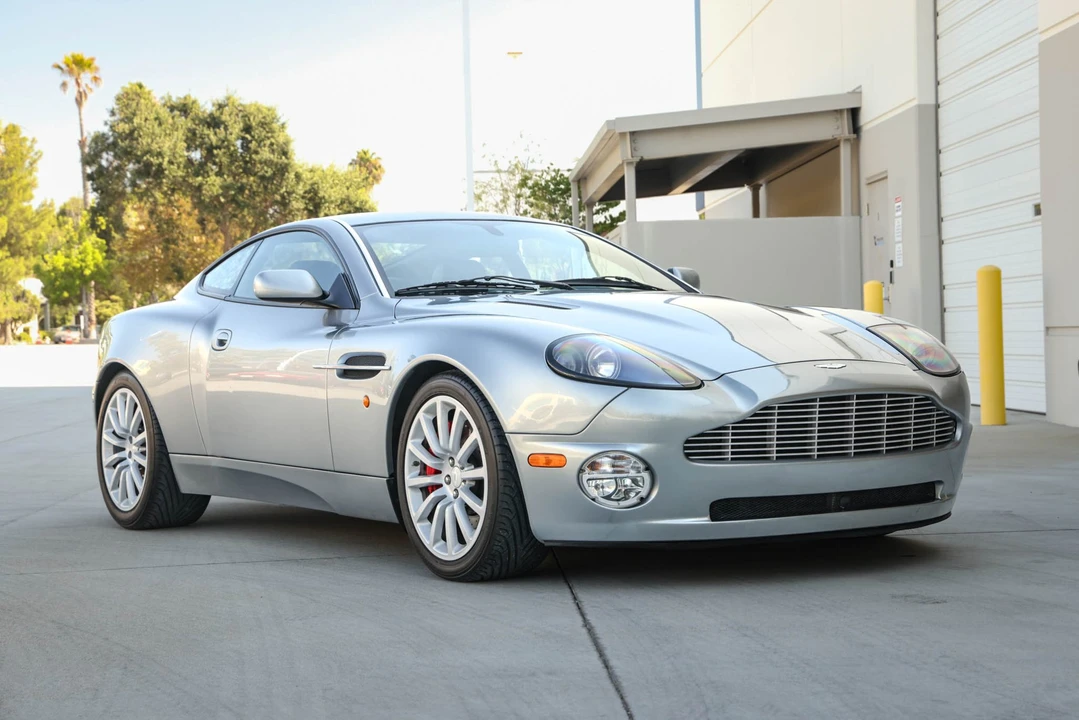 2003 Aston Martin Vanquish 1st Gen - Image 13 of 31