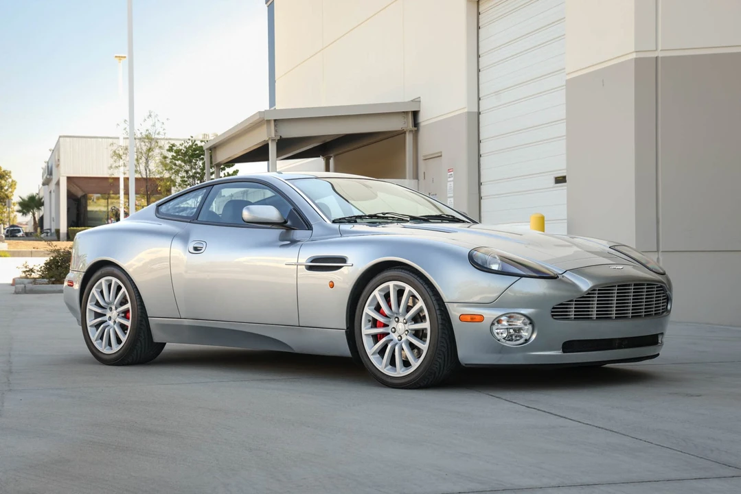 2003 Aston Martin Vanquish 1st Gen - Image 12 of 31