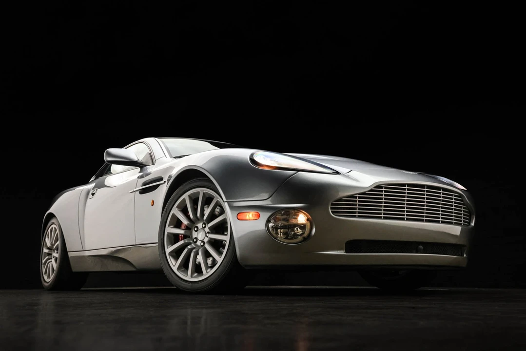2003 Aston Martin Vanquish 1st Gen - Image 25 of 31