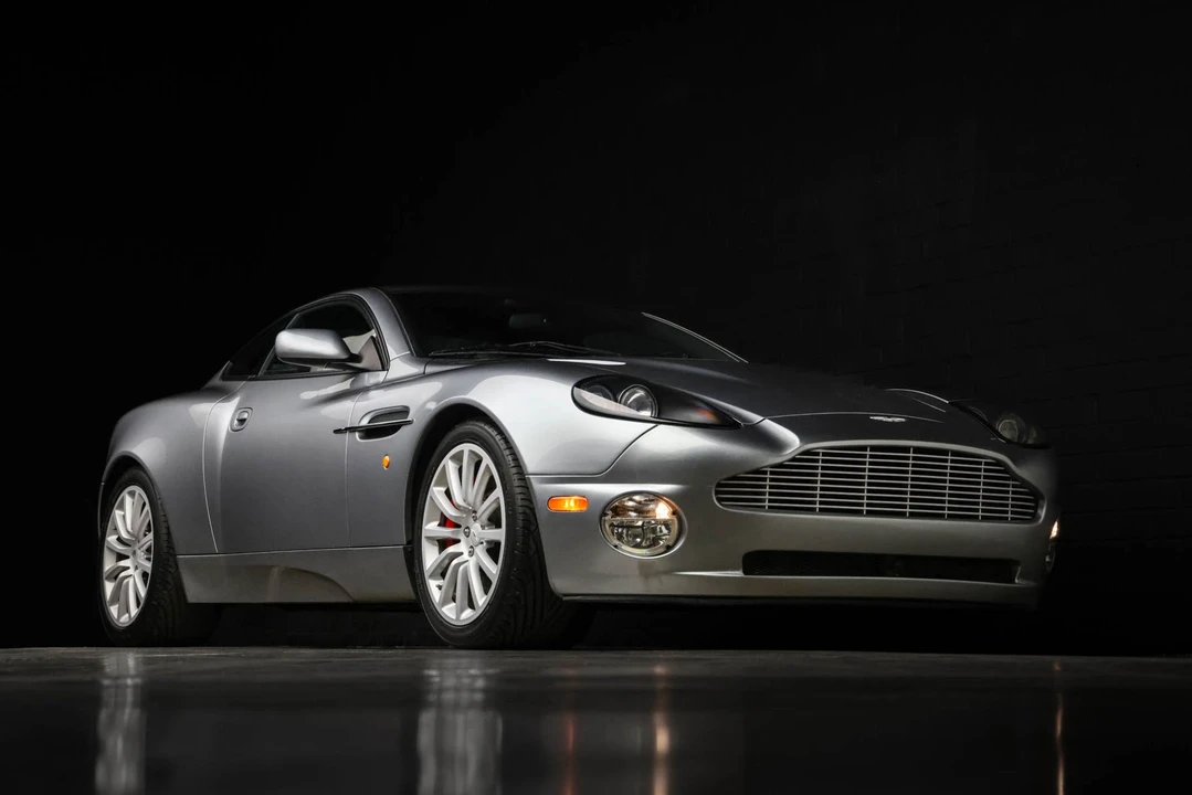 2003 Aston Martin Vanquish 1st Gen - Image 26 of 31